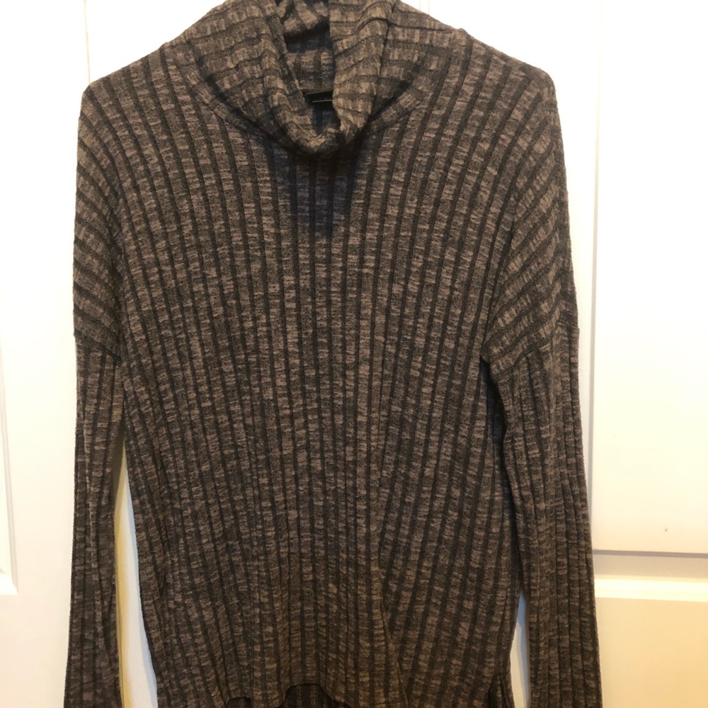 brown long sleeve tee